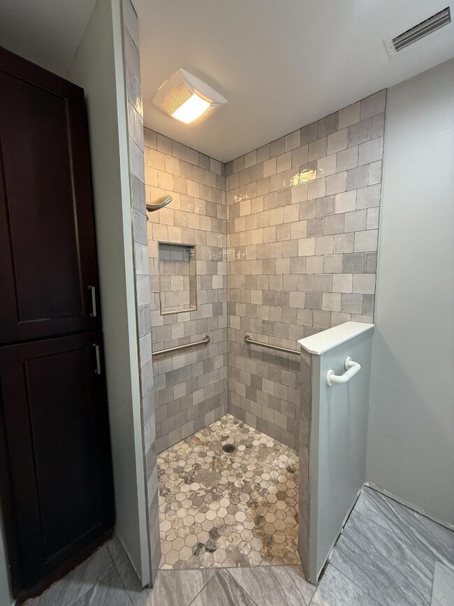 Building Photo - 5432 Grove Ave