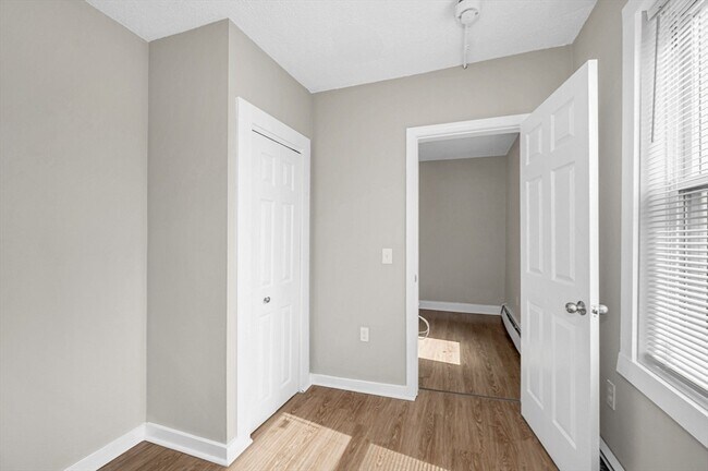 Building Photo - 50 1/2 Common St