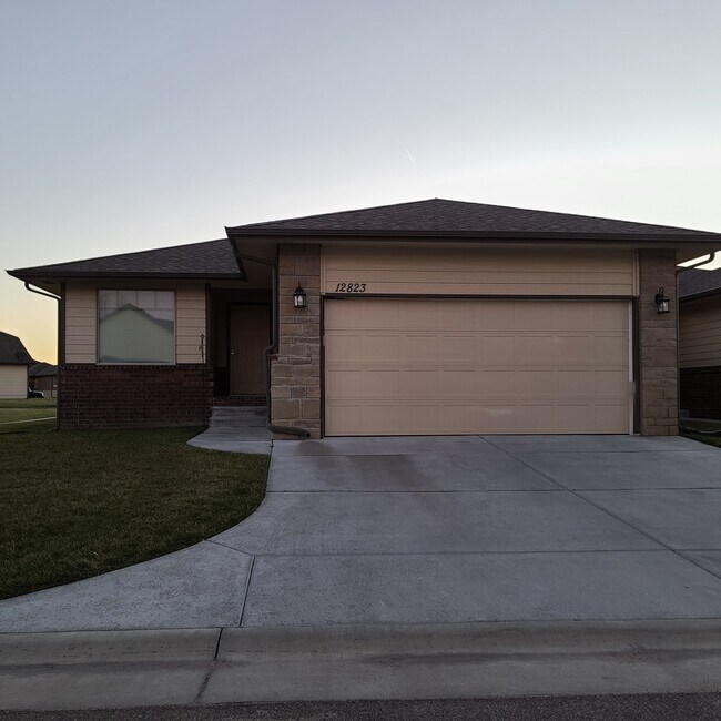 Primary Photo - 12823 E Zimmerly St