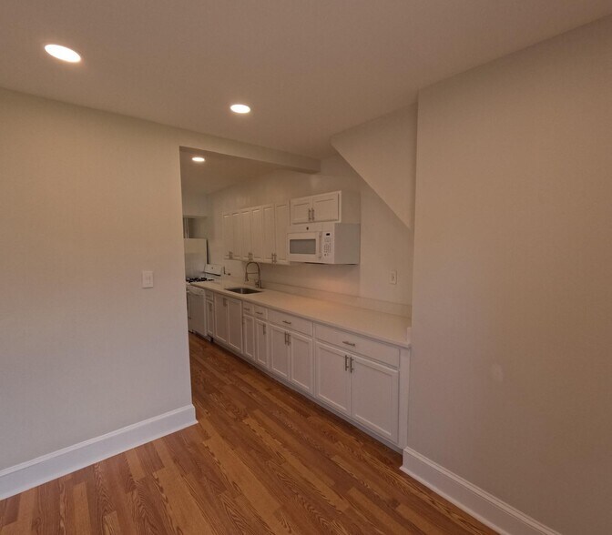 Building Photo - 4317 River Rd NW