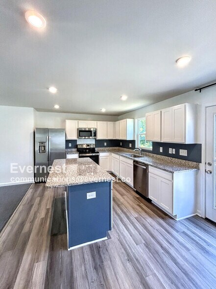 Building Photo - 116 Makayla Dr