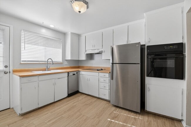 Building Photo - 6014 S Prince St