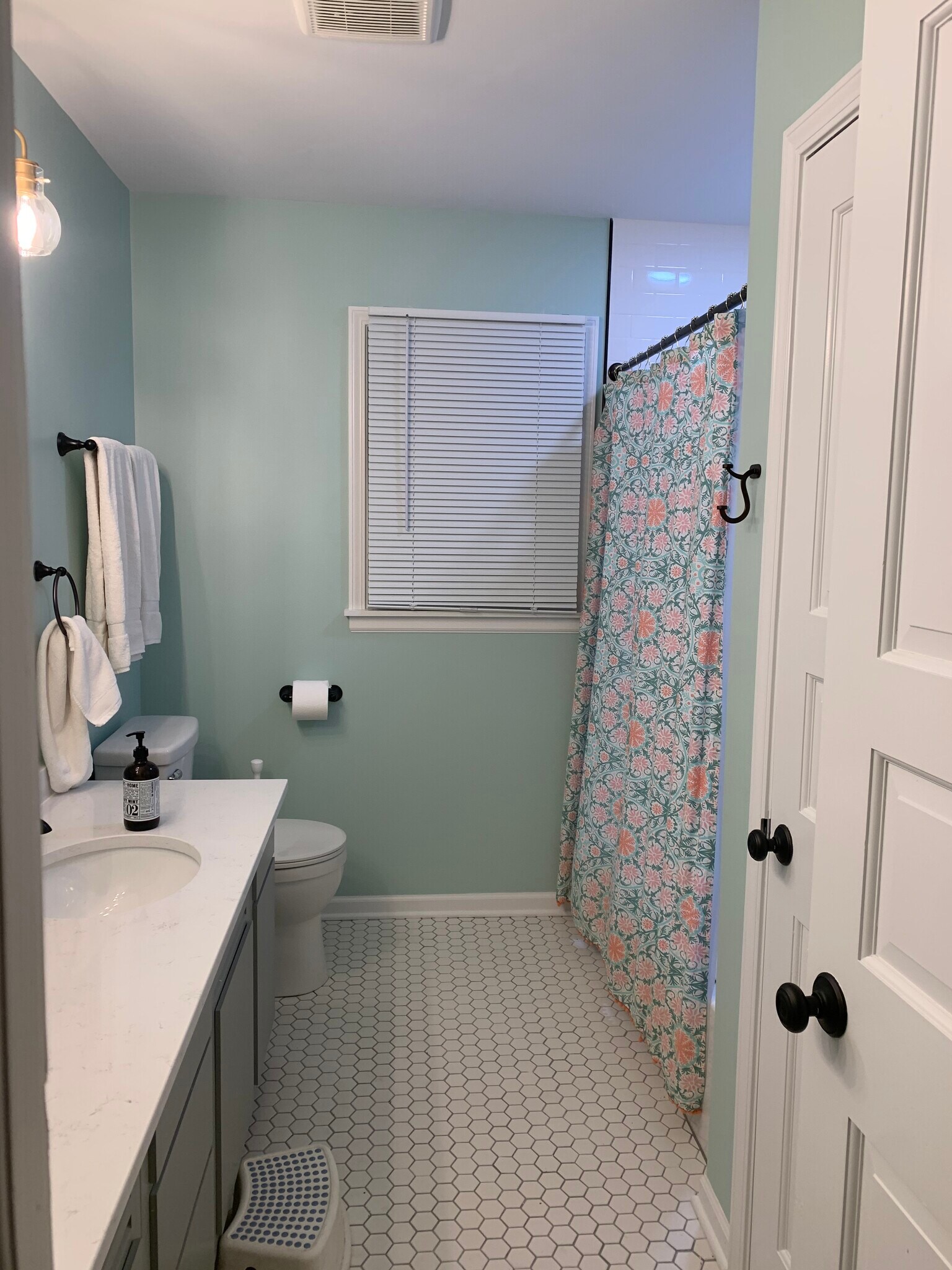2nd floor bathroom - 1001 Eddy Ct
