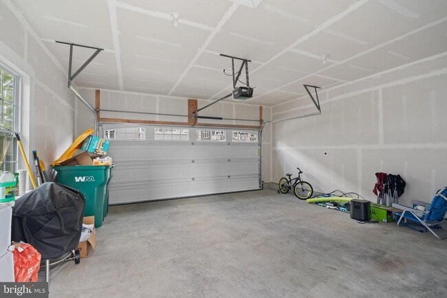 Building Photo - 155 Lotus Ln