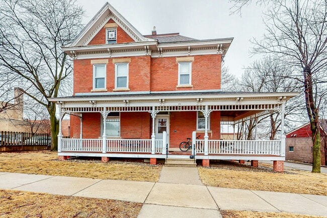Primary Photo - 20 1st St NE