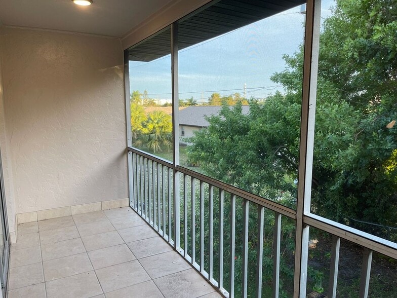 Building Photo - 608 SE 46th Ln