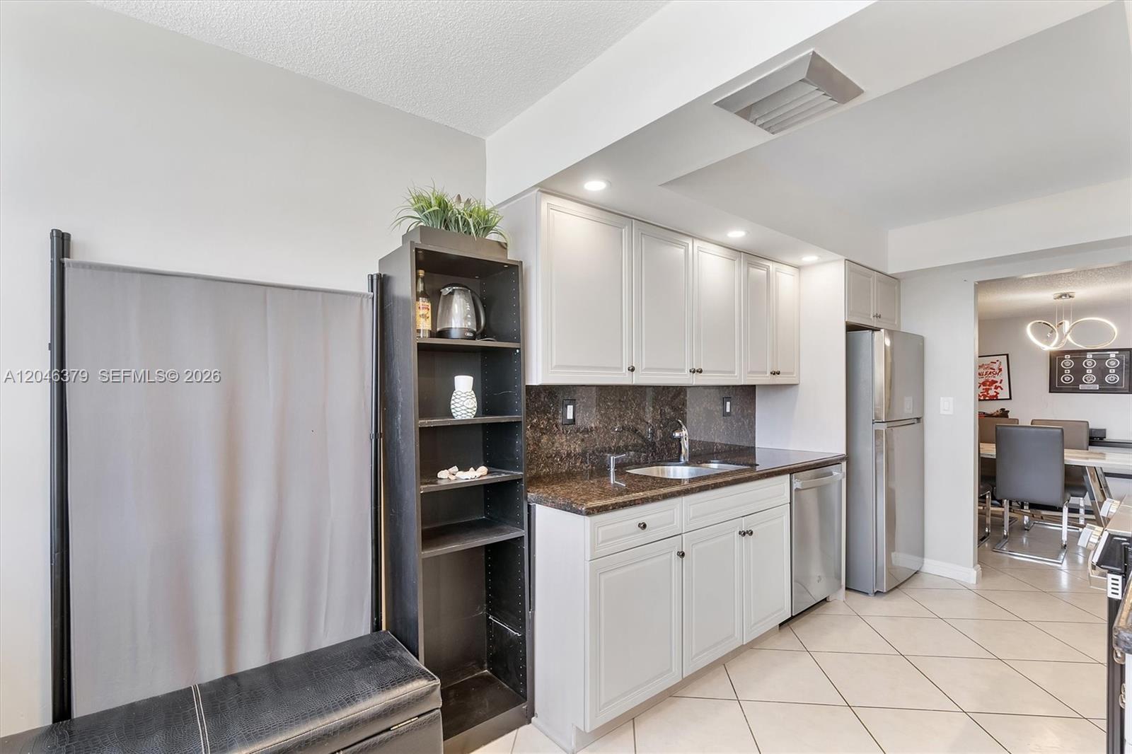 Building Photo - 18031 Biscayne Blvd