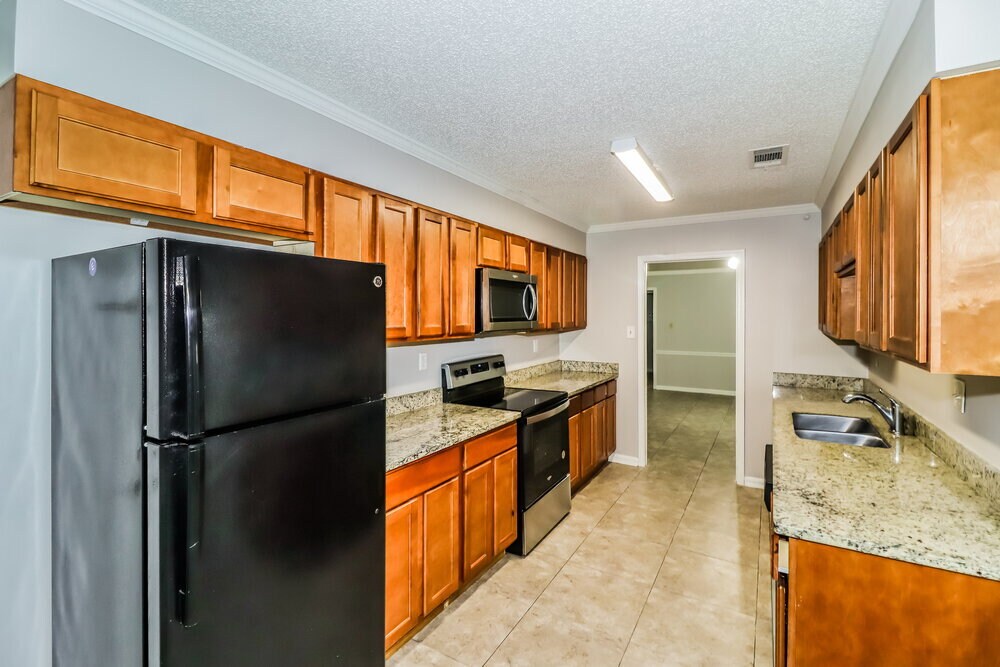 Building Photo - 6610 Shaker Ln