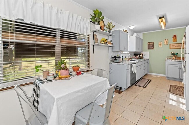 Building Photo - 906 Debus Dr