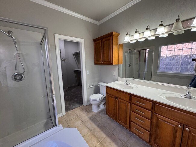 Building Photo - Immaculete 4 bedroom 2 bath in Jenks!