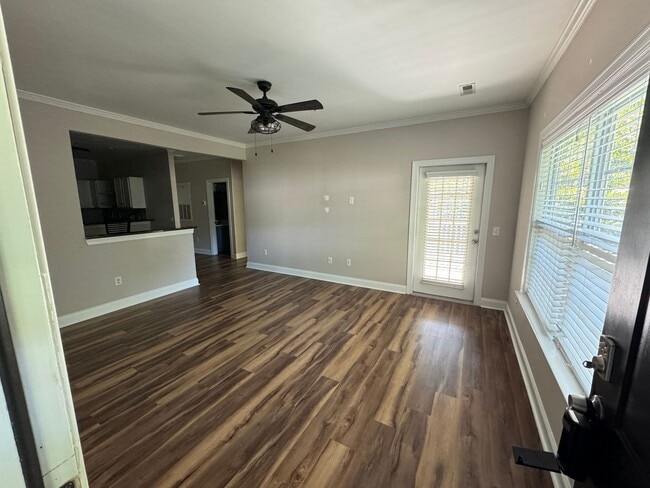 Building Photo - Beautiful 2 bed 2 bath Condo - In Great Lo...