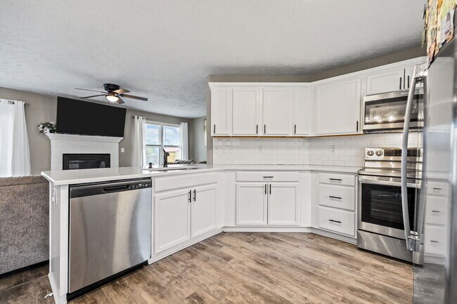 Building Photo - 38 Hallmark Dr