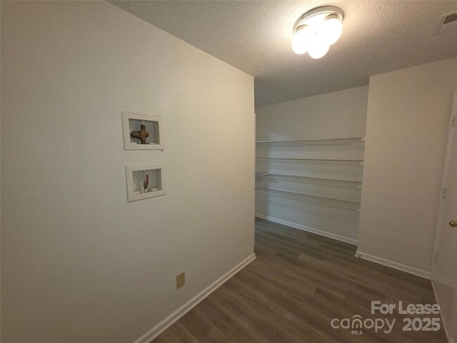 Building Photo - 7014 Sycamore Grove Ct