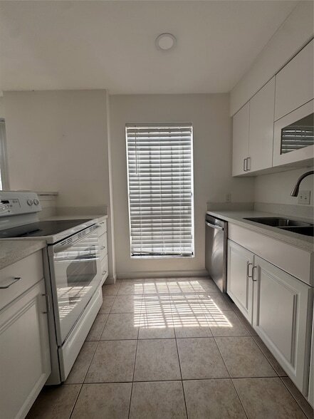 Building Photo - 6645 Wanda Ln