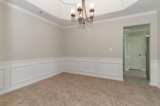 Building Photo - Ranch Near Gate 6