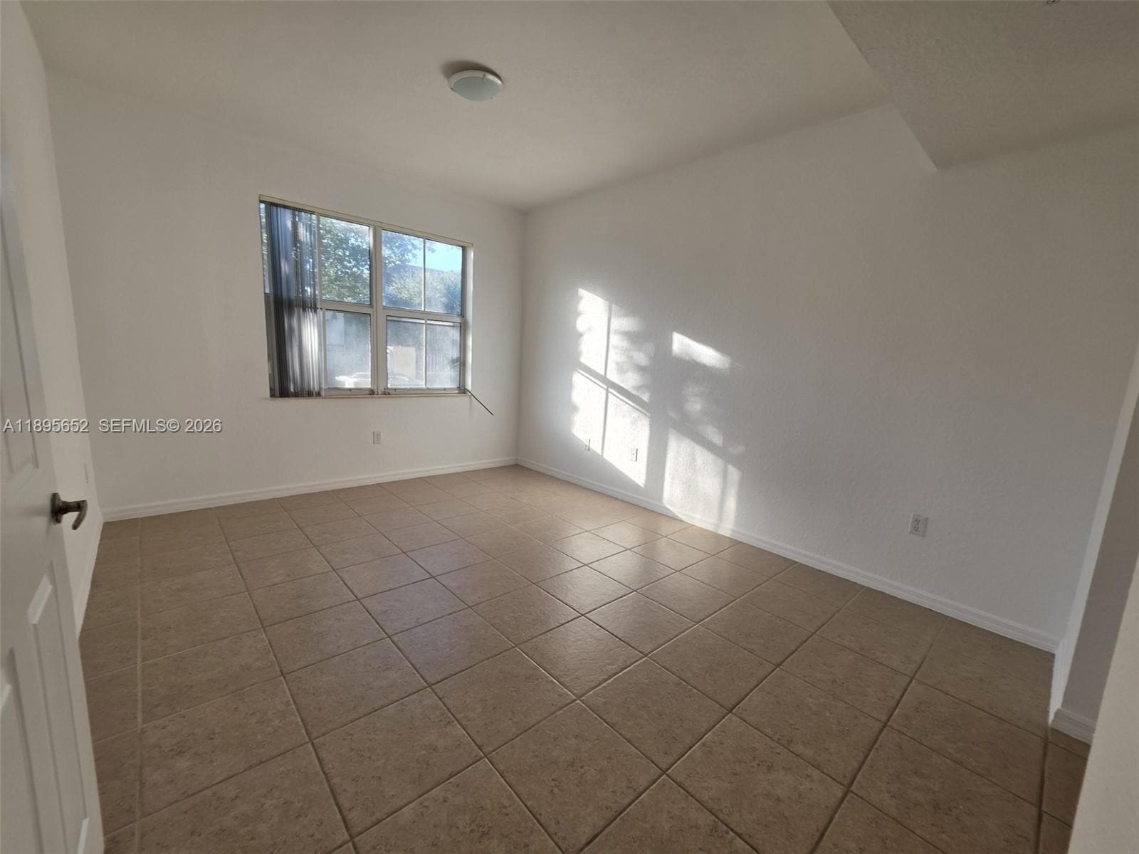 Building Photo - 10885 NW 89th Ter