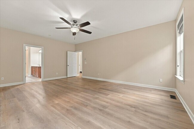 Building Photo - 1414 Chantilly Ln