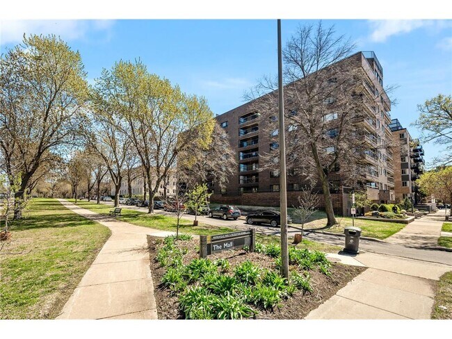 Building Photo - 2885 Knox Ave S