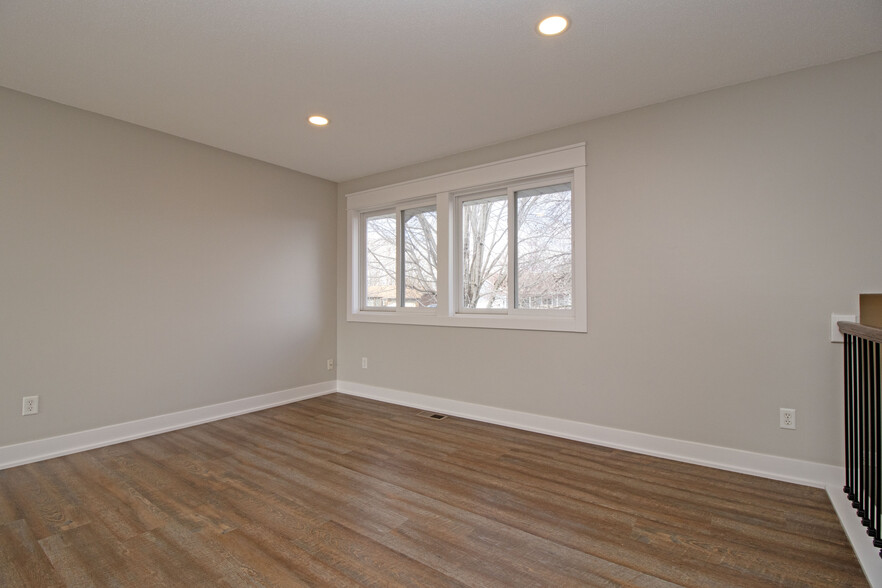 Building Photo - 6082 Kalland Cir NE