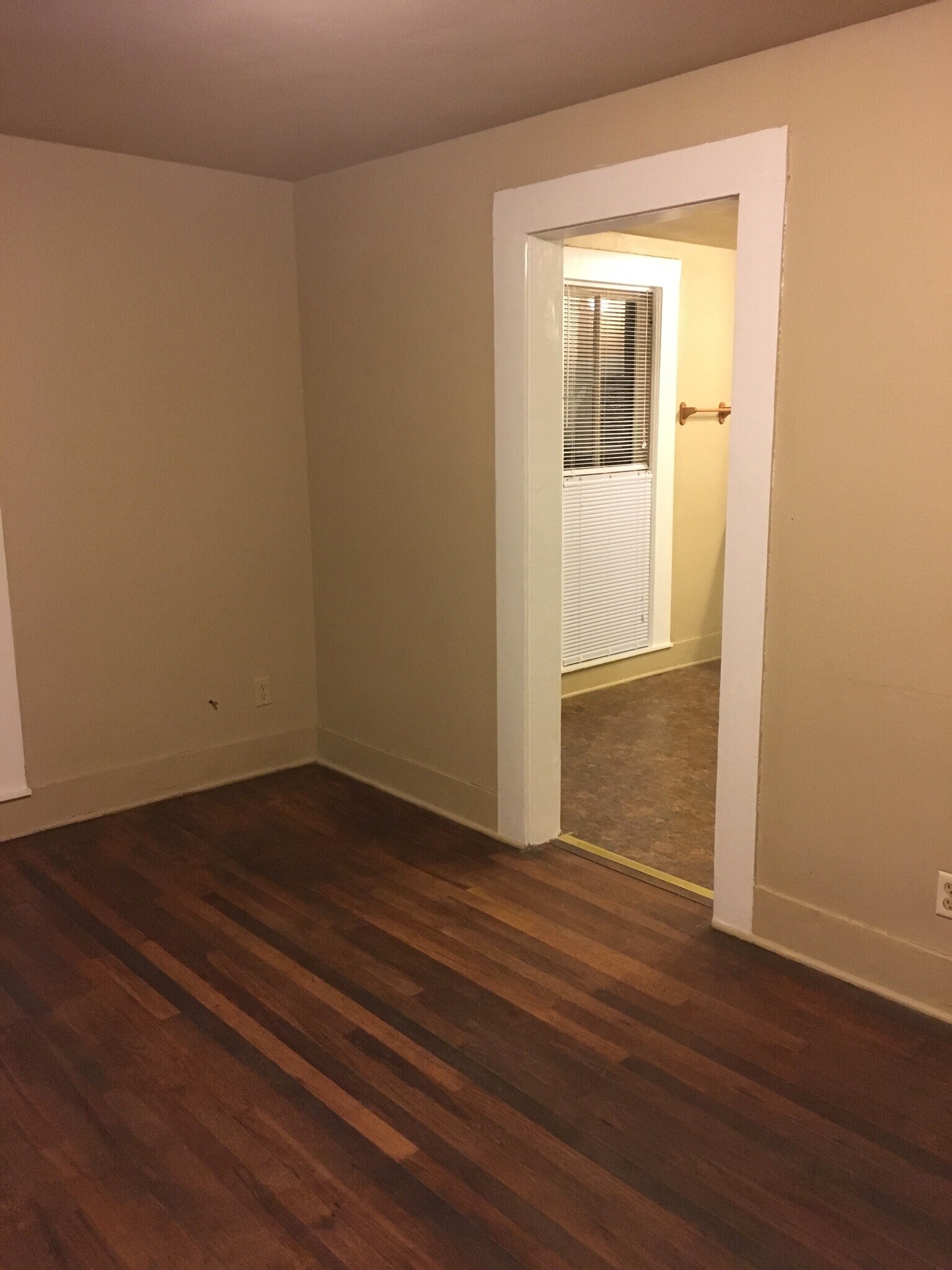 Building Photo - 208 Muller St
