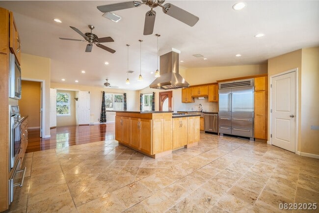 Building Photo - 3 Bedroom 3 Bathroom pet negotiable SFH in...