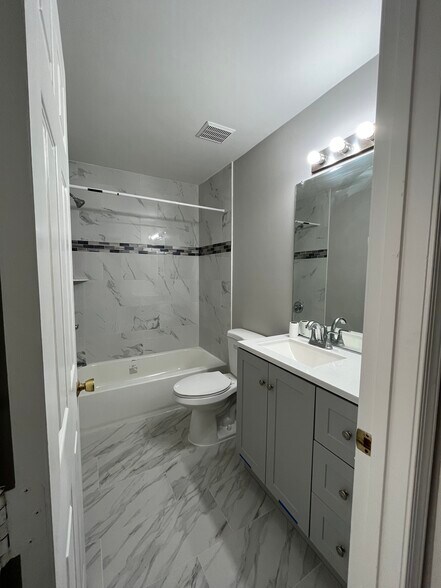 Bathroom 2 - 14222 Autumn Cir