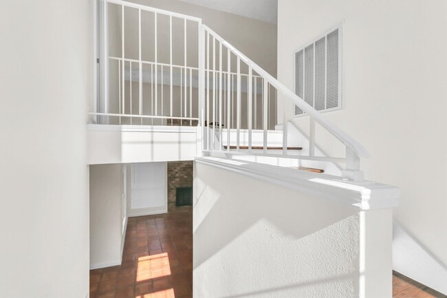 Building Photo - 13911 Piping Rock Ln