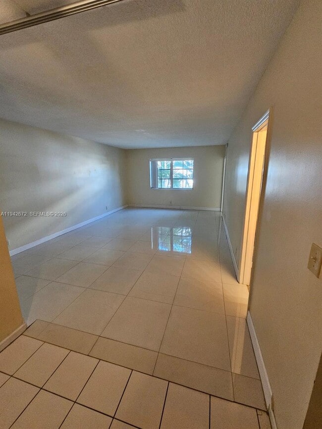 Building Photo - 2424 SE 17th St