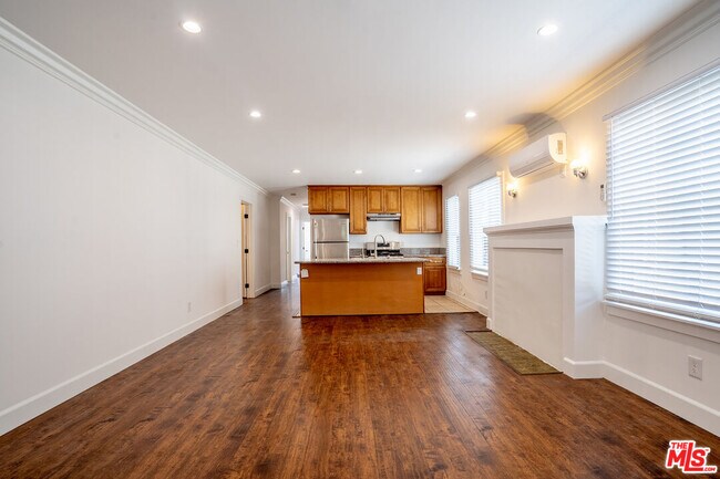 Primary Photo - 1409 Bronson Ave