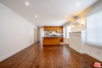 Building Photo - 1409 Bronson Ave