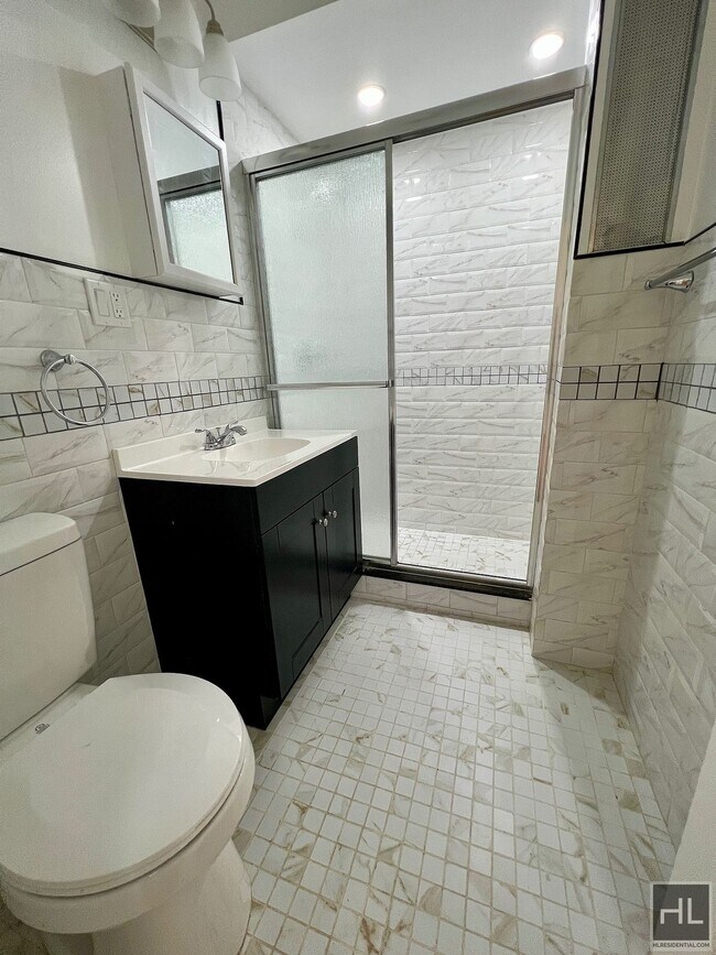 Building Photo - 2BR 1BA Original Layout Renovated 5th Ave Park Slope