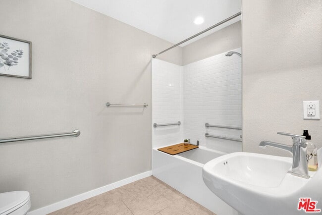 Building Photo - 746 Farrier Wy