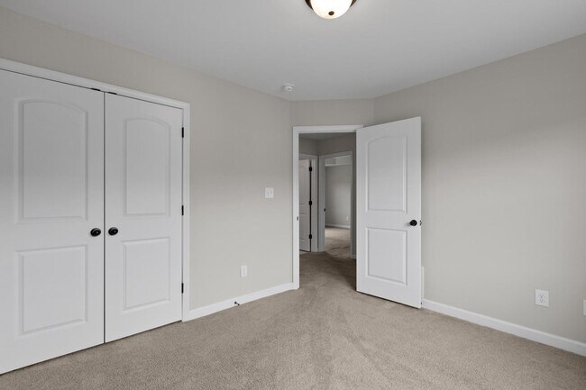 Building Photo - Bridgeport Beauty with Bonus Room