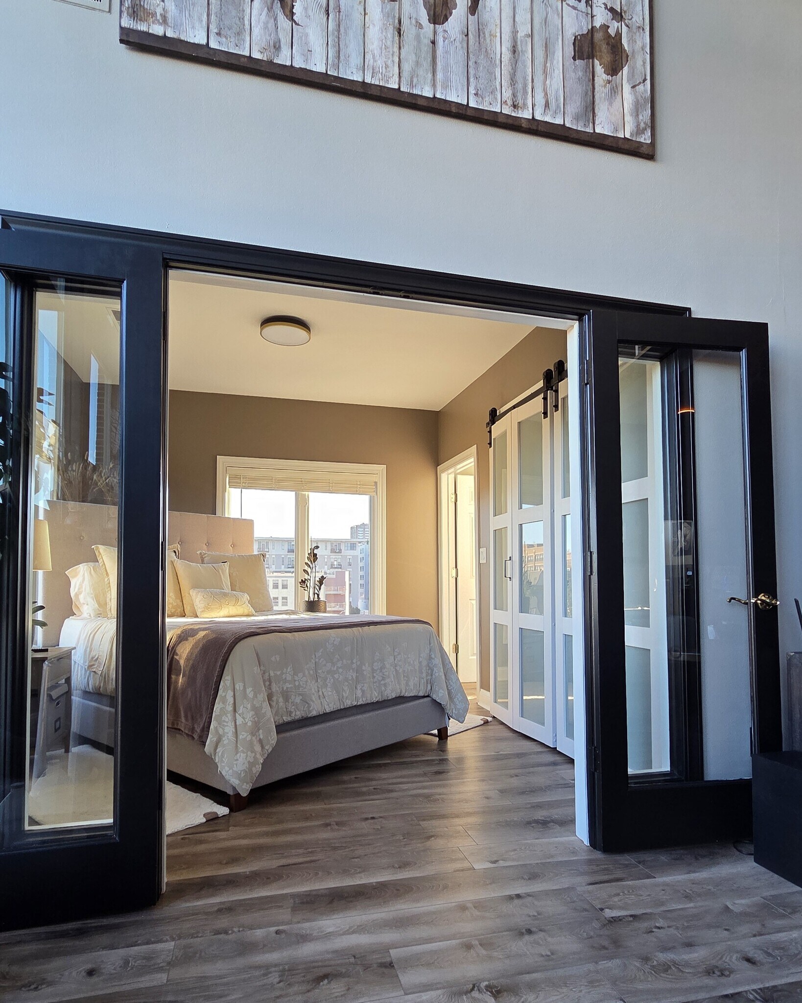 Building Photo - 1515 N Van Buren St