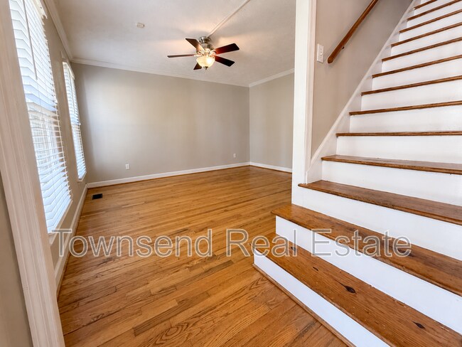 Building Photo - 2937 Delaware Dr