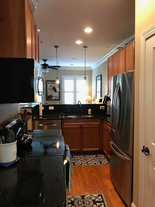 Building Photo - 100 N Laurel Ave