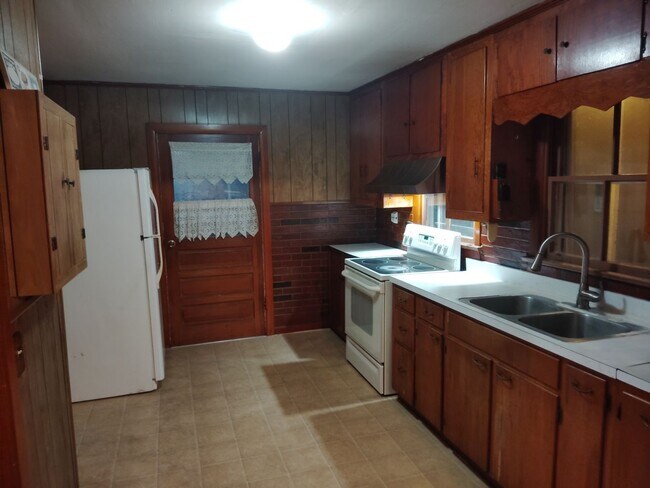 Building Photo - Vintage 2 Bedroom home near downtown Lake City