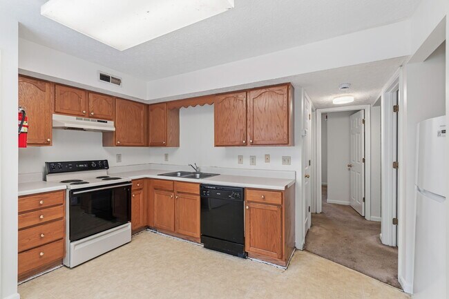 Building Photo - 482 E Red Bud Rd