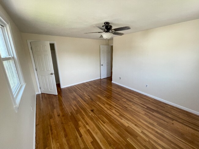 Building Photo - 16 Totman Dr