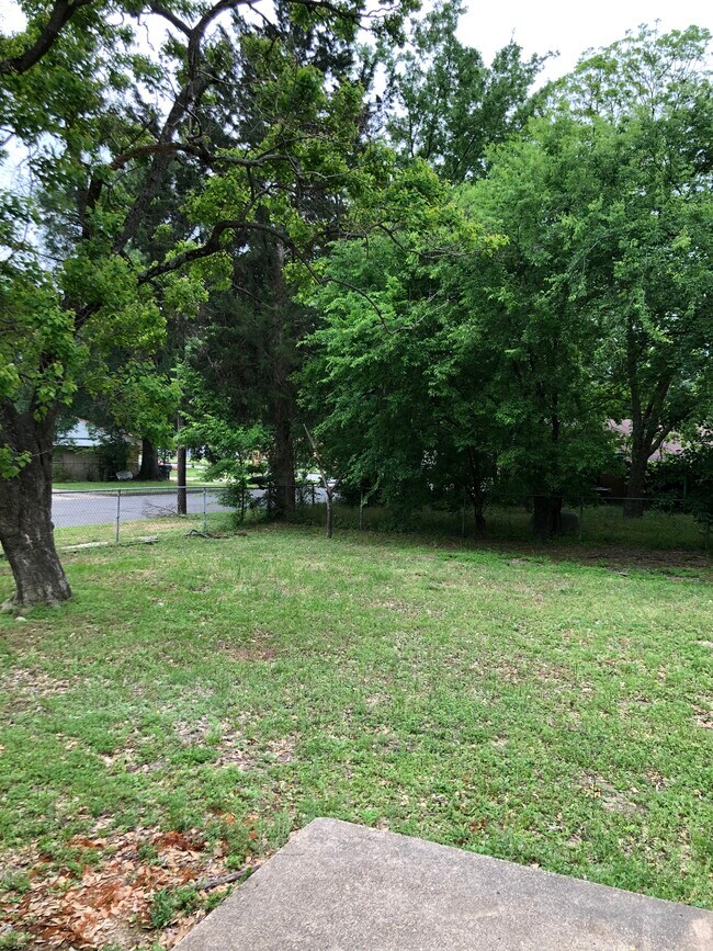 Building Photo - 1500 W 29th St