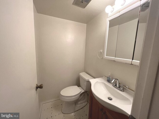 Building Photo - Beautiful 2bd 1.5bth townhome in Elvaton T...