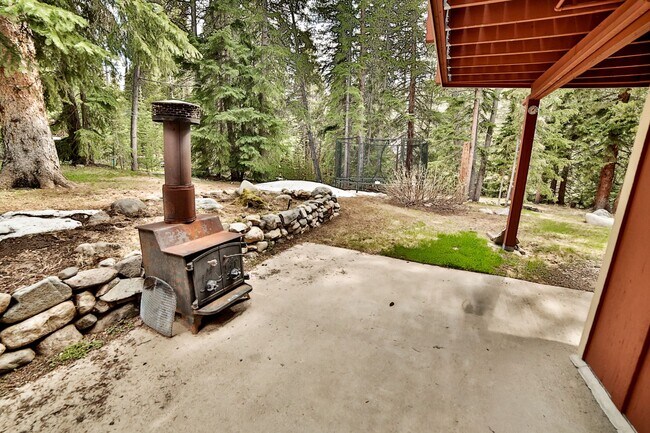 Building Photo - 330 Wilderness Dr