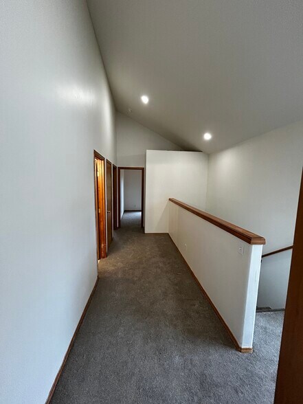 Building Photo - 614 S 41st Ct