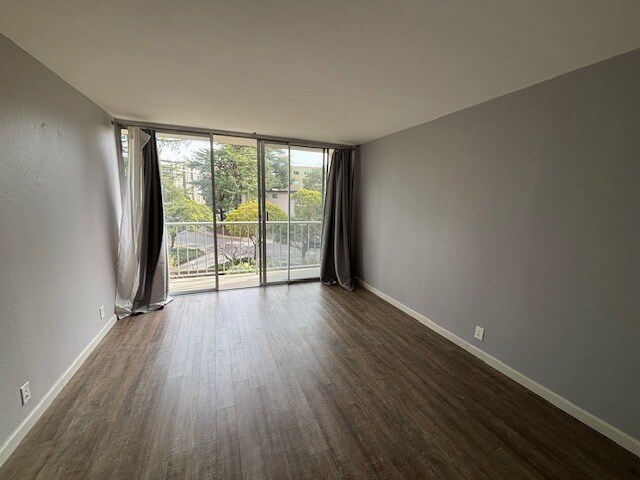 Building Photo - 1 Kelton Ct