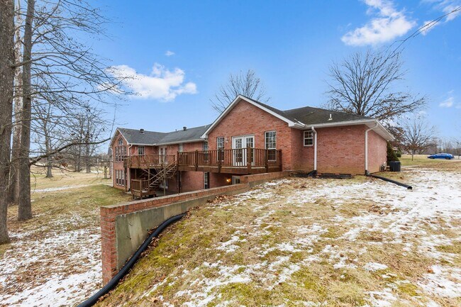 Building Photo - 911 Stonebridge Dr