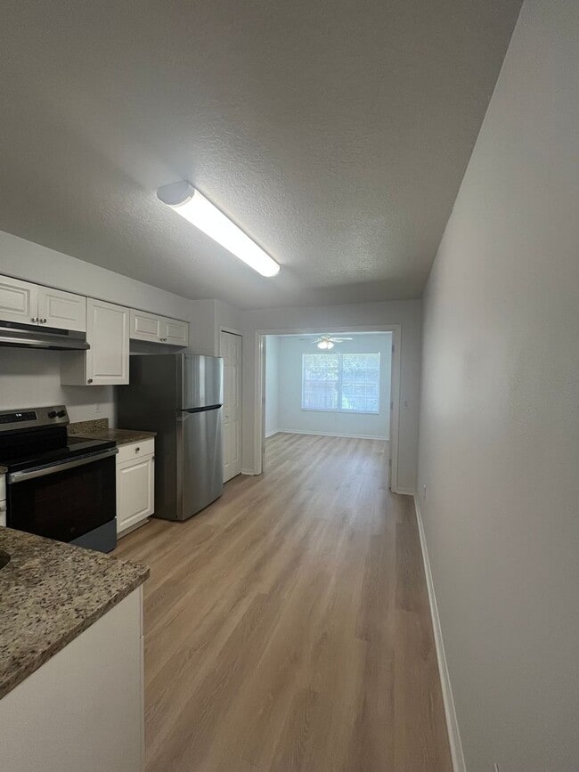 Building Photo - 38A Lindsay Dr