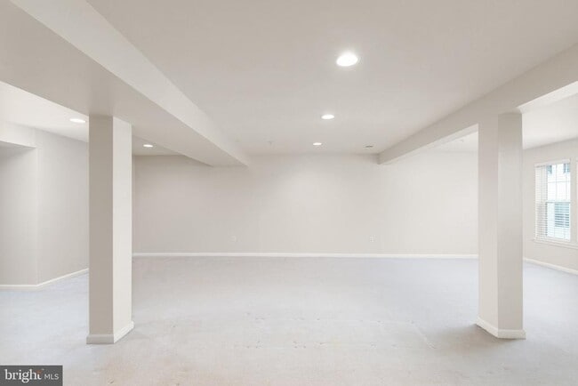 Building Photo - 2900 Lomond Pl