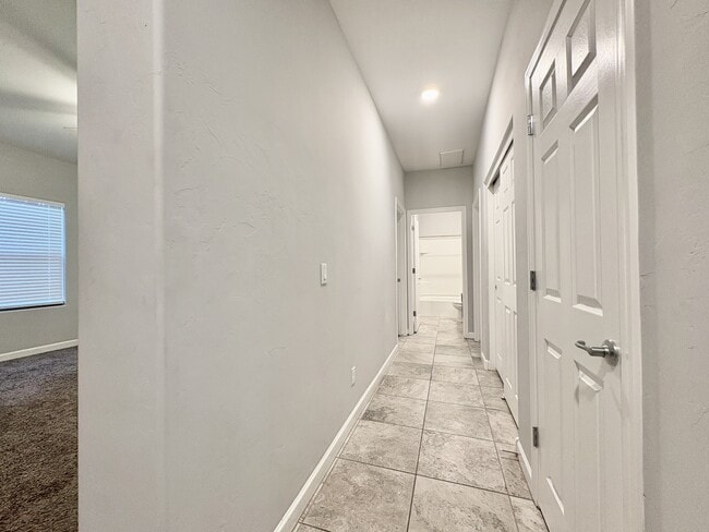 Building Photo - 9383 W Desert Bighorn Trail