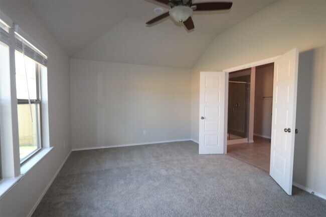 Building Photo - 2015 Levant Ln