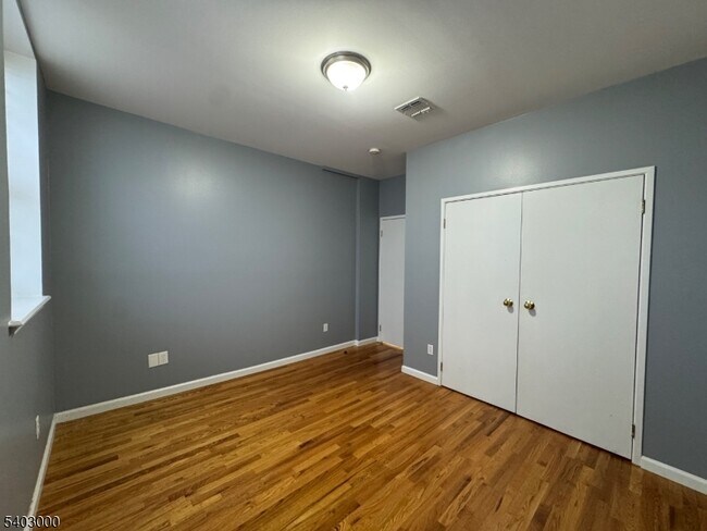 Building Photo - 610 Devon St